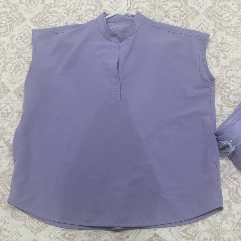 TOP ONLY • LIMITED EDITION FIGS LAVENDER DEW SIZE M